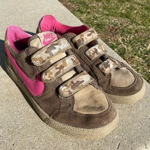 Nike women’s sneakers